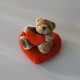 Peluche Ouirs avec coeur rouge Taille 10 cm