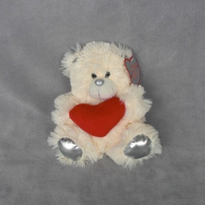 ours en peluche avec coeur