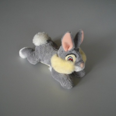 Peluche lapin couché gris et blanc Taille 20 cm