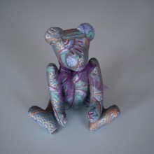 Peluche artisanale Ours en tissus bariolé violet Taille 25 cm - NEUF