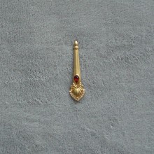 Broche or avec pierre rouge et strass