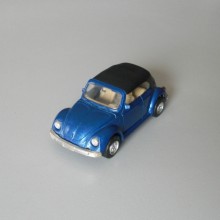 Miniature VW 1303 Coccinelle Cabrio bleu-beige capotée 1:36