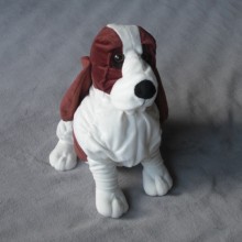 Peluche Chien basset de ELUZ Taille 33 cm