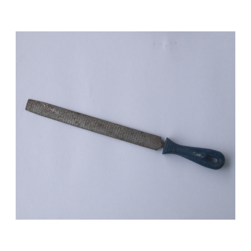 Outillage : Une lime à bois en acier et manche pvc bleu, taille 30 cm.