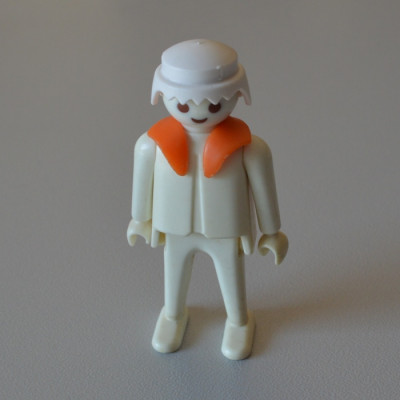 PLAYMOBIL Un petit revers de manteau orange