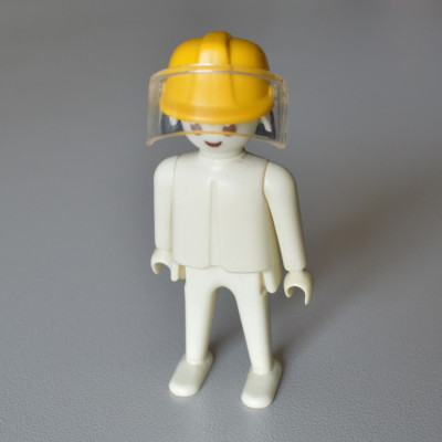 PLAYMOBIL Un casque de pompier avec visière jaune 30098930