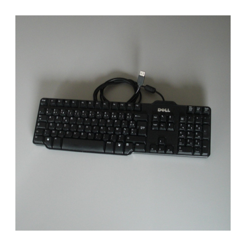 Un clavier noir pour ordinateur avec pavé numérique de la marque DELL.