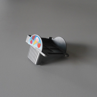 PLAYMOBIL Un congélateur de glaces pour triporteur 30238210