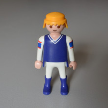 PLAYMOBIL Homme blond avec t-shirt col en V en Bleu et Blanc de 1992