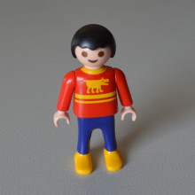 PLAYMOBIL Garçon en sweat-shirt en Rouge et Bleu de 1995