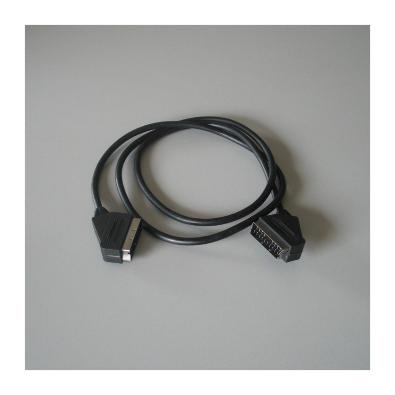 Un cable de couleur noir modèle : Péritel d'une longueur de 1,5 mètre.