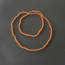 Collier de perles oranges