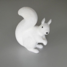 Écureuil floqué blanc 25 cm