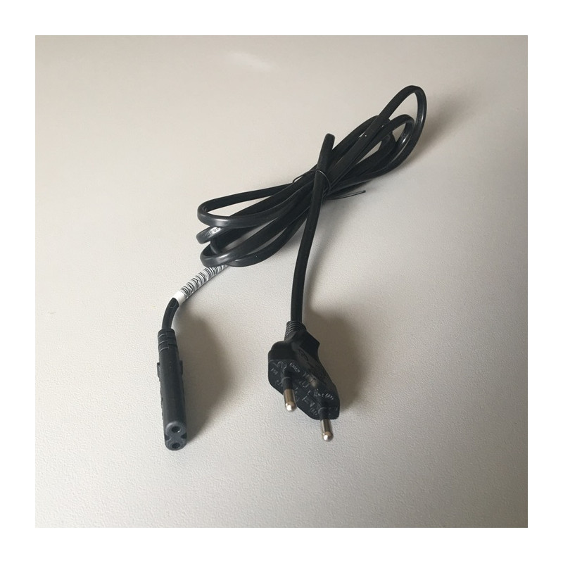 Câble alimentation électrique couleur noir prise C8 2,5A 250V de 1,8 m