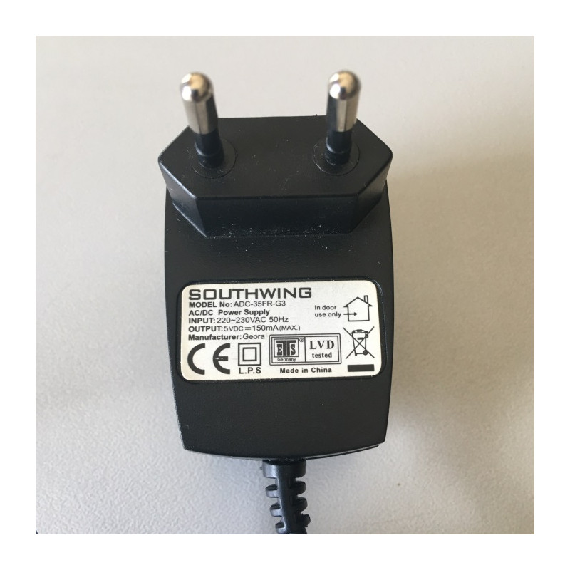 Un chargeur Input 230V et Output 5V-150mA câble 1,15m marque SOUTHWING