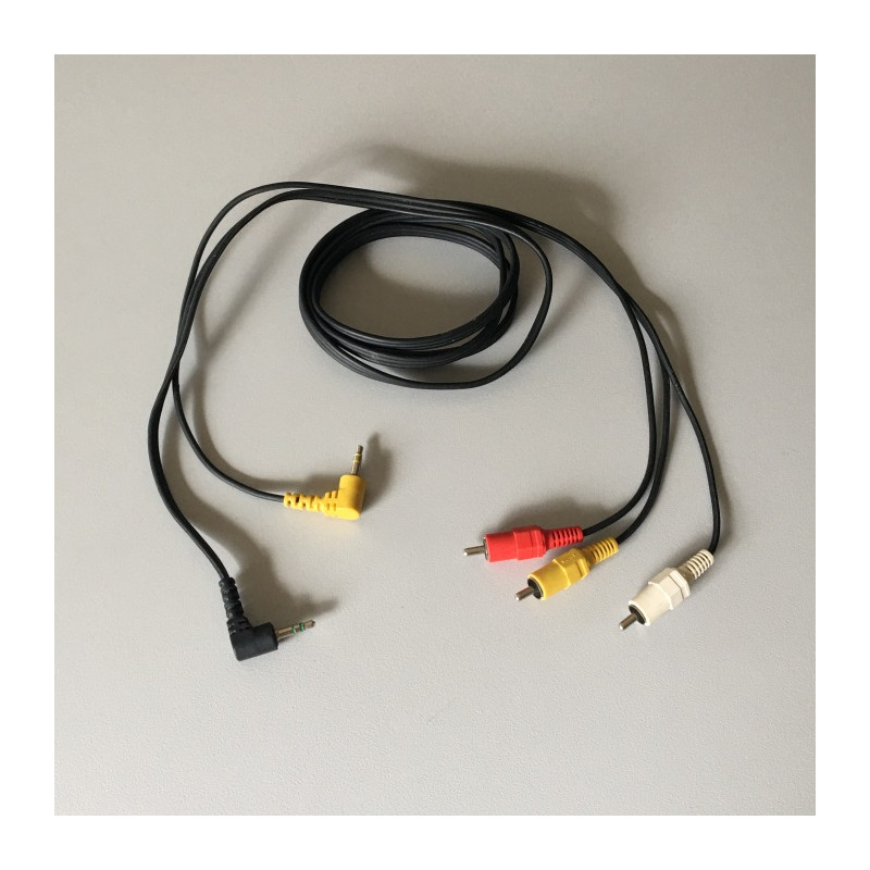 Un câble ou cordon de raccordement avec prise Péritel et 1 DIN + 2 RCA