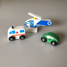 Lot 1 voiture 1 ambulance 1 hélicoptère en bois