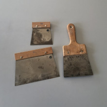 Trois spatules dentée et plate taille 100 - 115 et 180