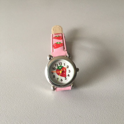 Montre enfant modèle fraise