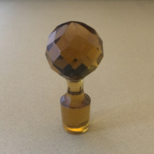 Bouchon de carafe en cristal boule a facettes marron