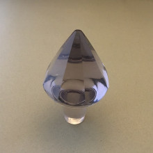 Bouchon de carafe en cristal cône a facettes violine