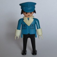 Un personnage PLAYMOBIL Homme Policier couleur Bleu et Noir 1974 2ème série