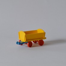 Une petite remorque Jaune Bleu et Orange PLAYMOBIL de 2003